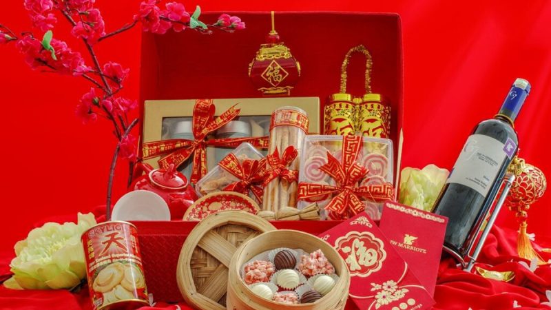 Traditional Chinese New Year Feasts Enhancing Them with Food Dining Gifts