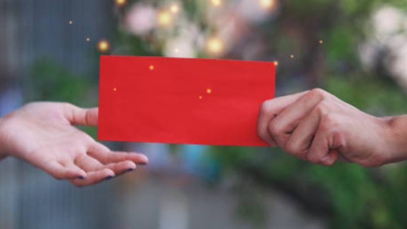 Red Packet Etiquette Mistakes Foreigners Should Avoid